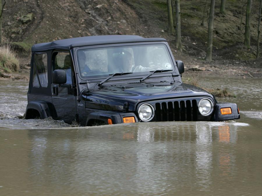  Jeep Wrangler Sport 1997 года  (UK) (фото 12 из 16)